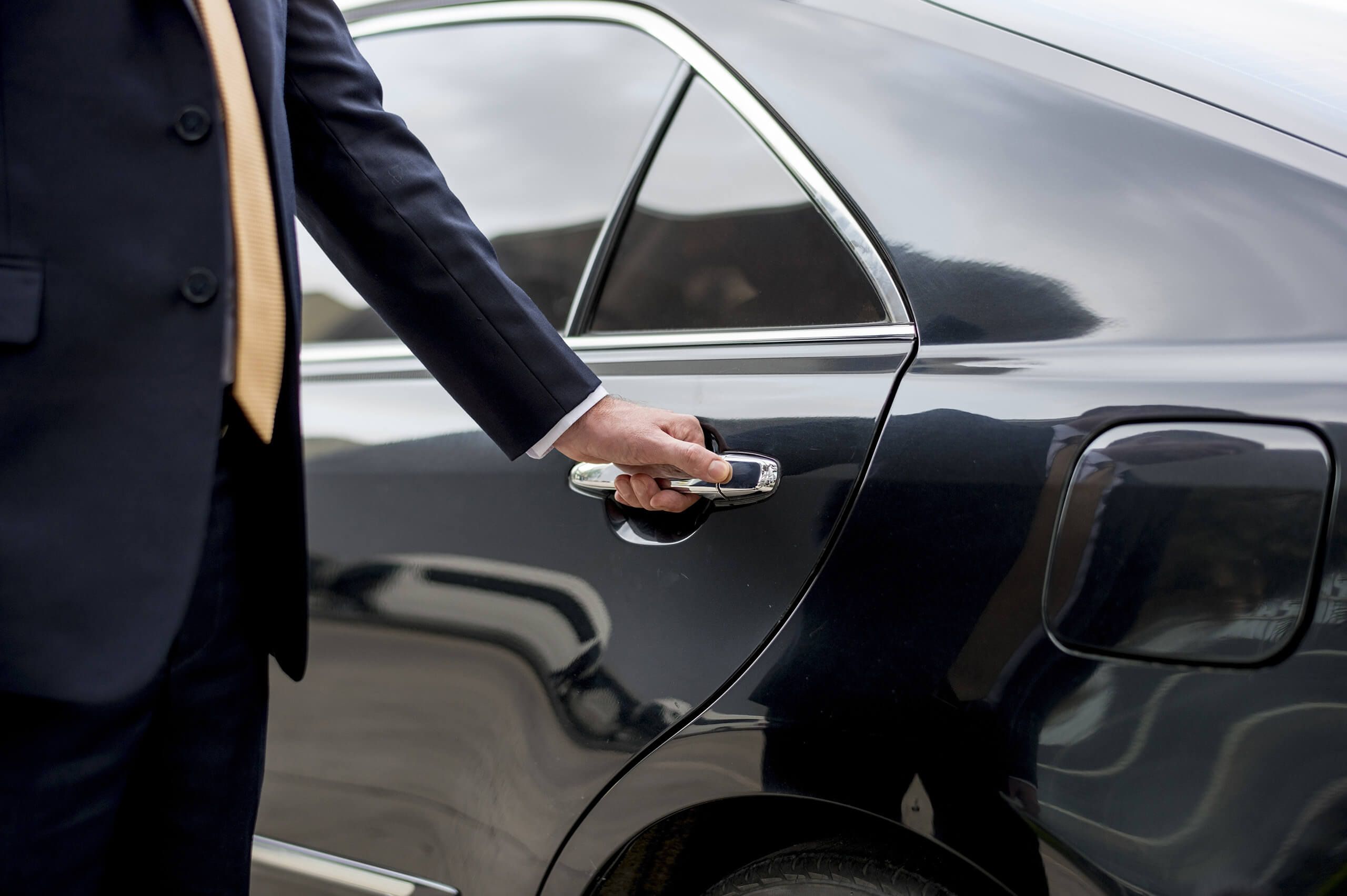 Aston Parker Executive Cars - Airport Transfers and Executive Travel