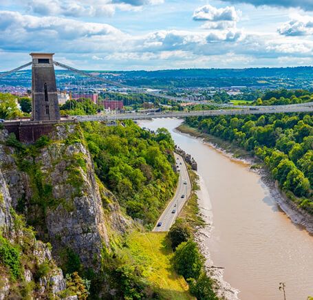 Airport transfers in Bristol to UK major airports 